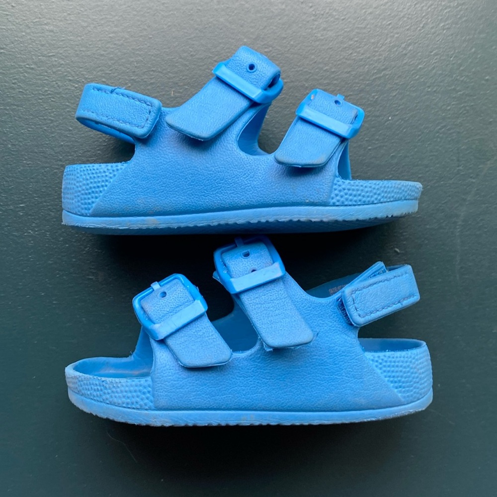 Baby gap blue boy adjustable sandals 5-6